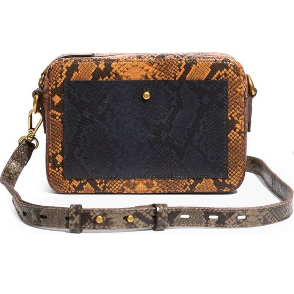 Madewell Handbags - Madewell snake transport camera bag